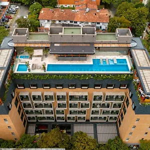 4* מלון Landmark